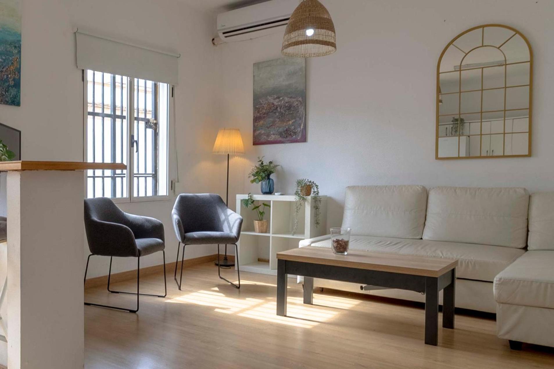 Apartamentos Los Remedios Seville Exterior photo